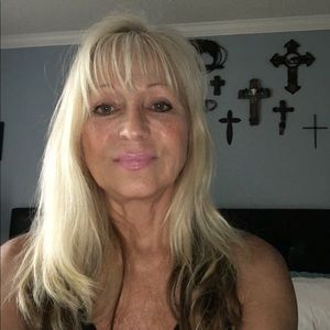 Meet your Posher, Deborah